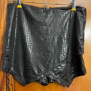 SHEIN Black Faux Leather Croc Skort
